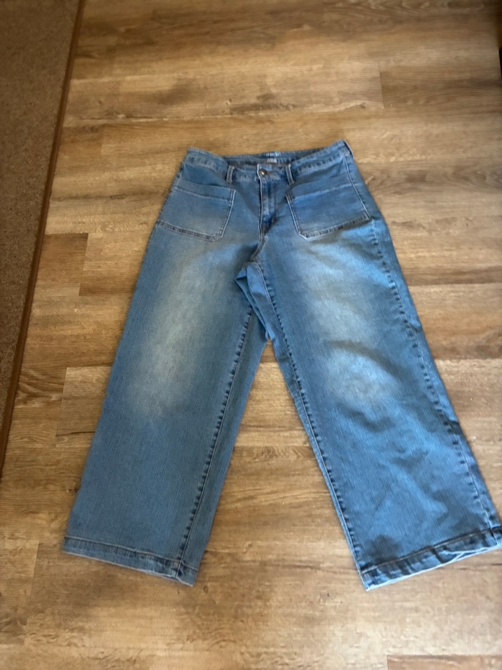 Women’s wide leg crop jeans